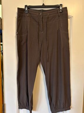 Emma Pernell’s Relaxed Ankle Cargo Pants - Brown